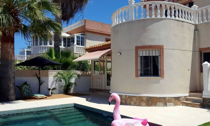 Torre de la Horadada Ski Chalet | Independent chalet, in the tower, very close to the beach