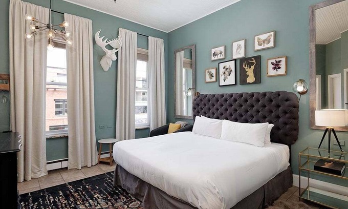 Downtown Hotel | Independence Square 206 | Hotel Room with Central Location, Town Views, & Rooftop Hot Tub