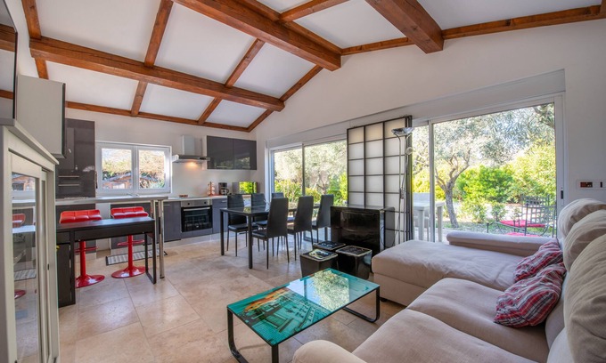 La Mole House | Independent apartment in detached house Gulf of Saint Tropez