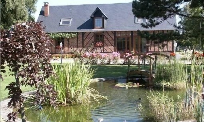 Le Thuit-de-l'Oison House | INDEPENDENT HOUSE 'hydrangeas' more than 50 varieties of hydrangeas
