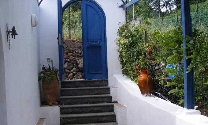 Malfa House | independent studio in Aeolian style villa in absolute tranquility