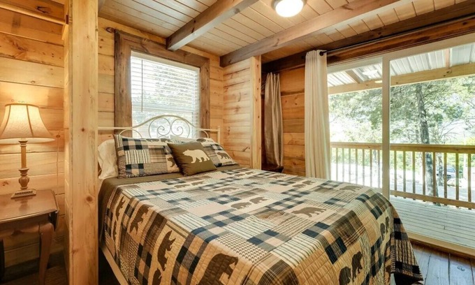 Indian Point Cabin | Indian Point Cabin 19 near SDC, Table Rock Lake & Branson