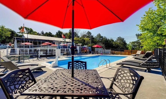 Indian Point Cabin | Indian Point Cabin 4 near Silver Dollar City, Table Rock Lake & Branson
