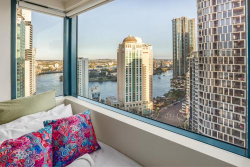 Brisbane Central Business District Apartment | Indigescapes River Views Brisbane Sleeps 6 Includes Carpark