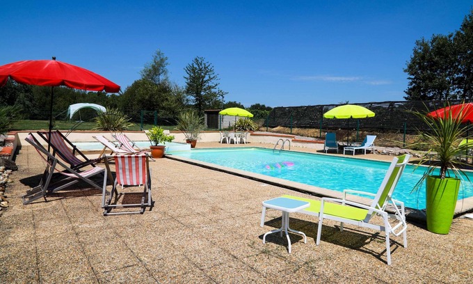 Heres House | Individual Rural Gite - Le Pigeonnier - beautiful shared pool