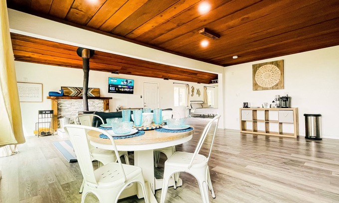 Smith River Cottage | Indoor heated pool ocean views. Fishing short walk away. Pet Friendly!