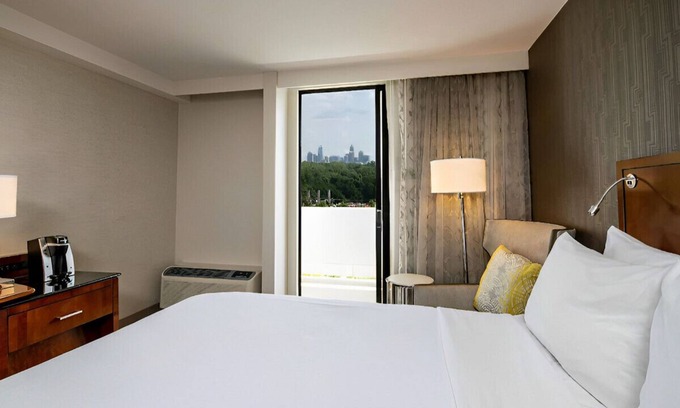 Executive Park House | Indulge in a Luxurious Getaway w/ Free Wi-Fi!