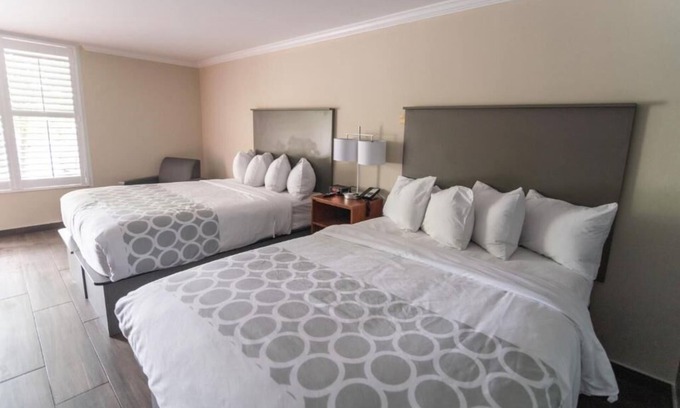 Ocala Apartment | Indulge in Home Like Comfort! Free Parking, Onsite Pool, Free Breakfast