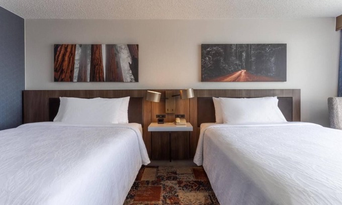 Emeryville Hotel | Indulge in Home-Like Comfort! 3 Convenient Units Near Berkeley Art Museum