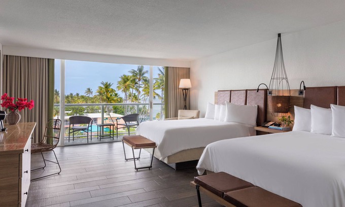 Islamorada Hotel | Indulge in Home Like Comfort! 4 Pleasant Units, Free Parking, Onsite Pool