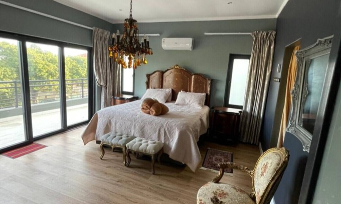 Milnerton Bed & Breakfast | Indulge into our beautiful Sunset Vista villa, 5min away from the beach.
