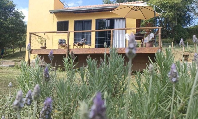 Corrego do Bom Jesus Ski Chalet | Infinite Valley Chalet Romantic mountain retreat with trail and fire pit 🔥🌲