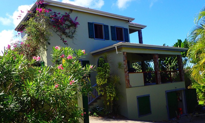 Pond Hill Villa | Infinity pool, spectacular views, mountain house. Innisfree.