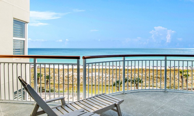 Navarre Beach Condo | Infinity View - Spacious + Pool, Beach Access, & Gym!