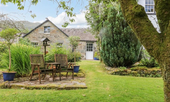 Lochearnhead House | Inglis Nook Cottage