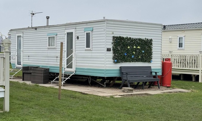Ingoldmells House | Ingoldmells -Caravan- Sleeps 6 - Seaside - Parking