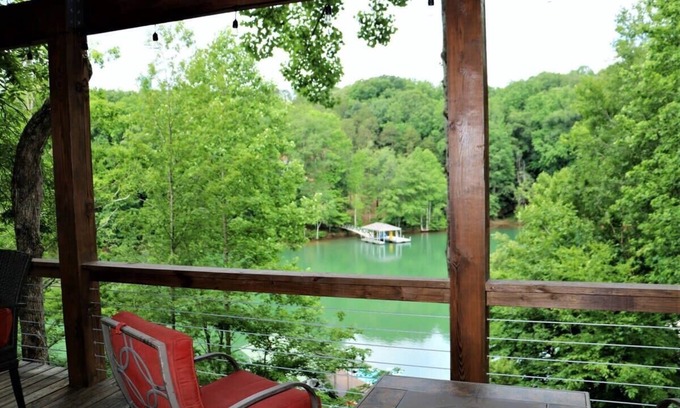 Seneca House | Inlet Lake Keowee Home Close to Clemson