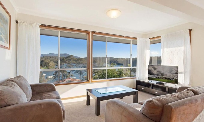 Narooma House | Inlet Views at The Loop