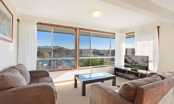 Narooma House | Inlet Views @ The Loop