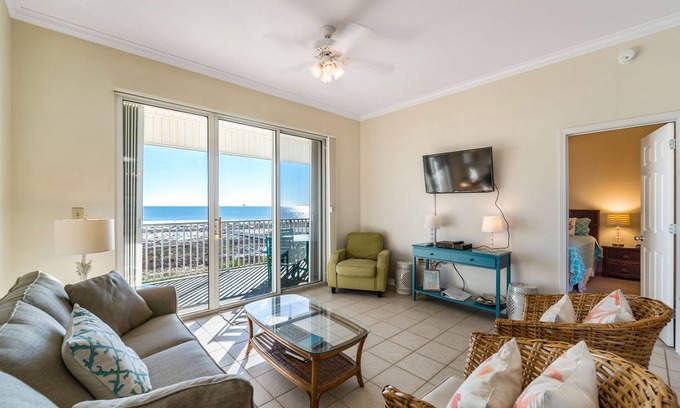 Dauphin Island Condo | Inn at Dauphin Island 401 End Unit with Great Views!