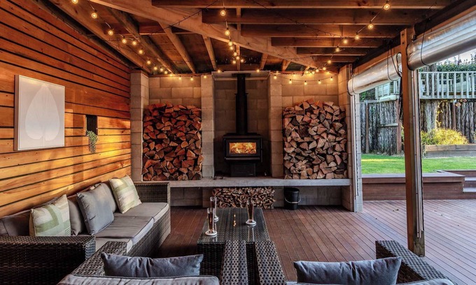 Lynmore House | Inn Lewis | Beside the Redwoods with Spa Pool