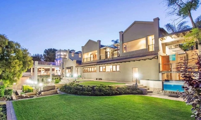 Pretoria House | Inn On Mars