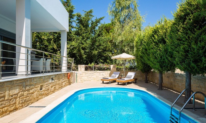 Asteri Villa | Inn Villa - Pool, BBQ, Playground & Close to Beach, Car-free holiday