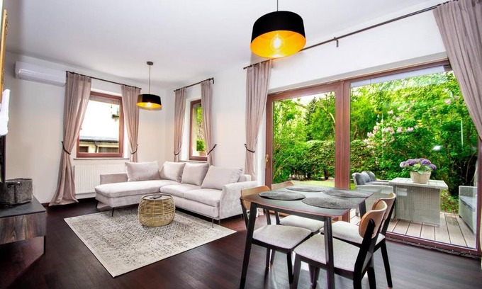 Kleparz Apartment | InPoint 2-bedrooms Apartment with private garden and free parking