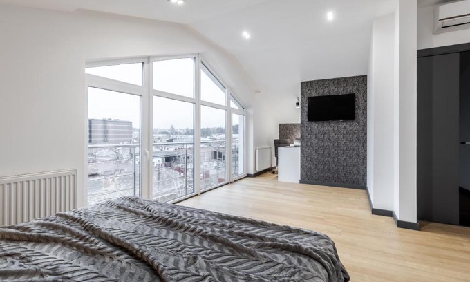 Lviv City Center Apartment | InshiApartments on Hazova str 5