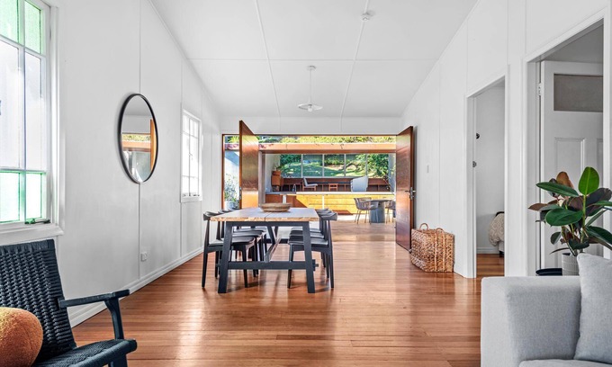 Toowong House | Inside Out! ~ 3 Bed House ~ Toowong
