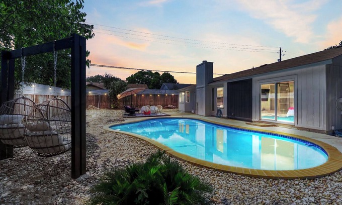 Scofield Farms House | Insta-worthy Bachelorette Pool Party near Domain 40% Monthly Discount