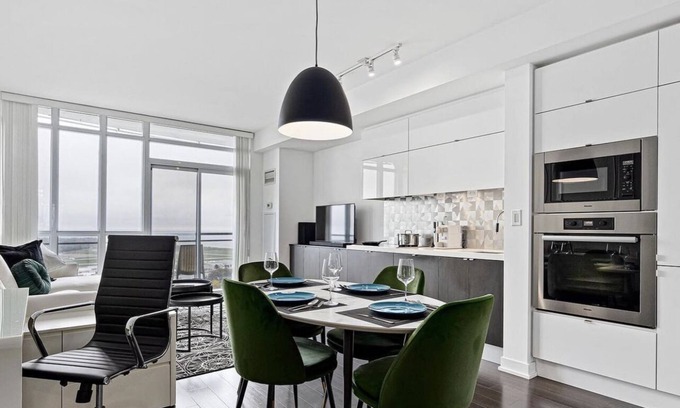 Fort York Condo | Insta-Worthy Toronto Stay Close to CN TOWER +More!