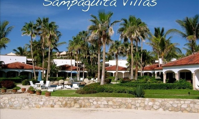 Zona Hotelera Villa | Intimate and Quiet - Private Villa on the Beach.