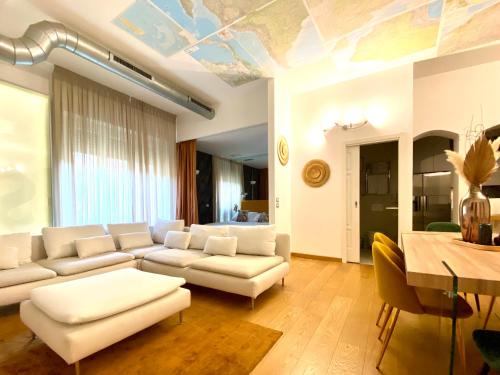 San Babila Apartment | INTOMILAN I Design Apartment in the Heart of Milan