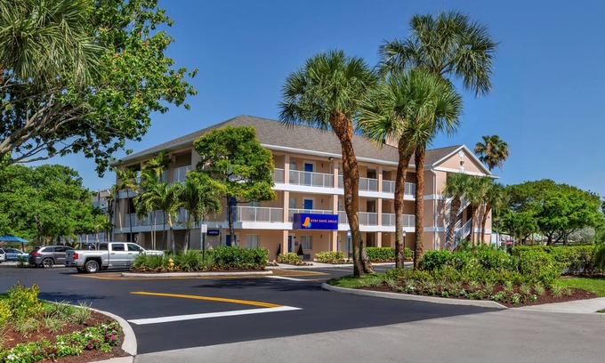 Tamarac Hotel | InTown Suites Extended Stay Fort Lauderdale