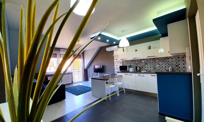 Sarvar Apartment | INTRO Apartman