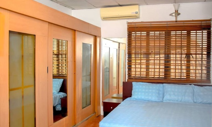 Surulere Hotel | Inviting 2-Bed Apartment in Lagos -Canal Views