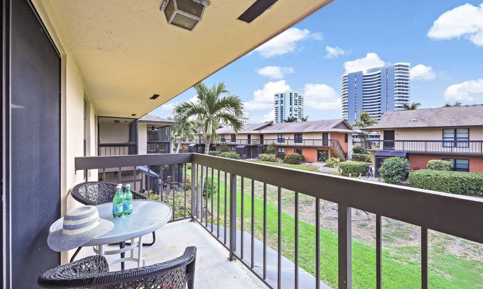 Marco Island Condo | Inviting condo w/pool just a steps from the beach