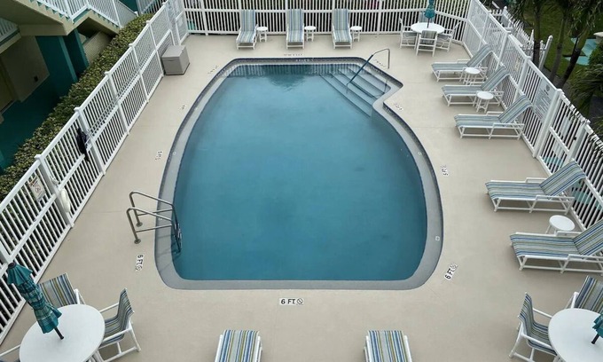 Melbourne Beach Resort | Inviting Room with Balcony - Steps from Indialantic Beach