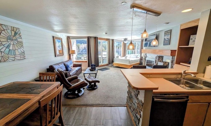 Lakeside Village Condo | Inviting studio with a fully equipped kitchen