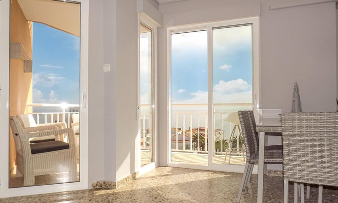 Platja de Piles Apartment | Inviting vacation apartment with sea view.