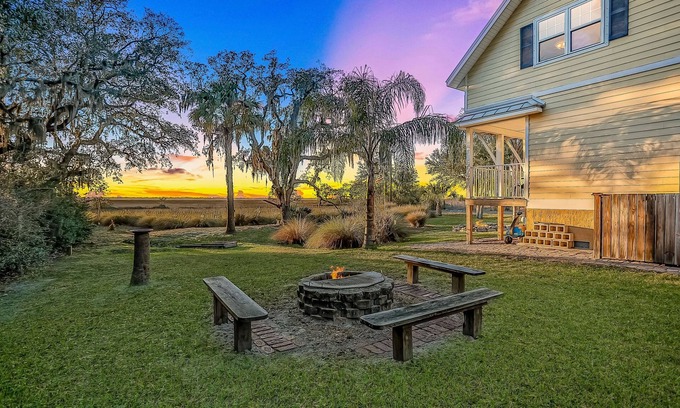 Fernandina Beach Cottage | Inviting waterfront cottage w separate garage apartment and stunning marsh view