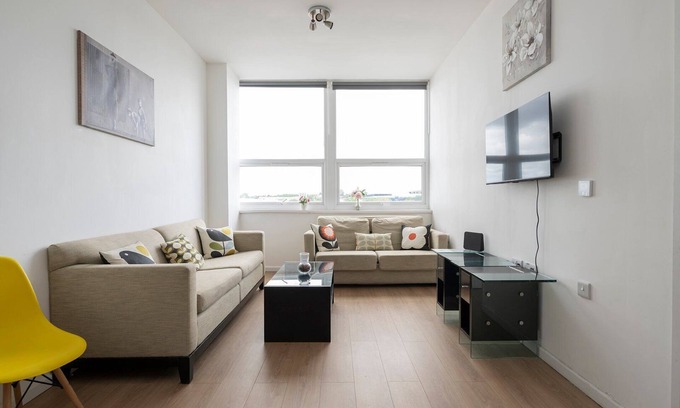 Smethwick Apartment | Inviting West Midlands Getaway
