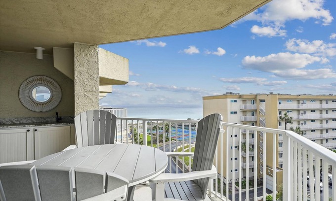 Holiday Isle Condo | IR 619 3 bed/2 bath. Unit comes with Free Beach Service