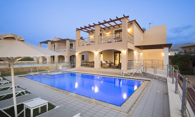 Rethymno Villa | Irida beachfront Villa for 12 next to all amenities
