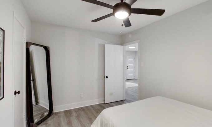 Irish Channel Apartment | Irish Channel Charm. Cozy, Convienent, and Charming. Pet-Friendly!