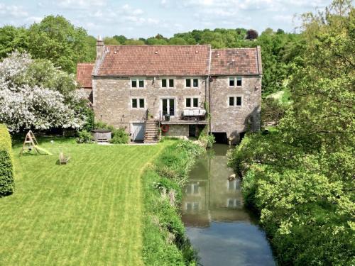 Frome House | Iron Mill House - Riverside Hot Tub - Frome