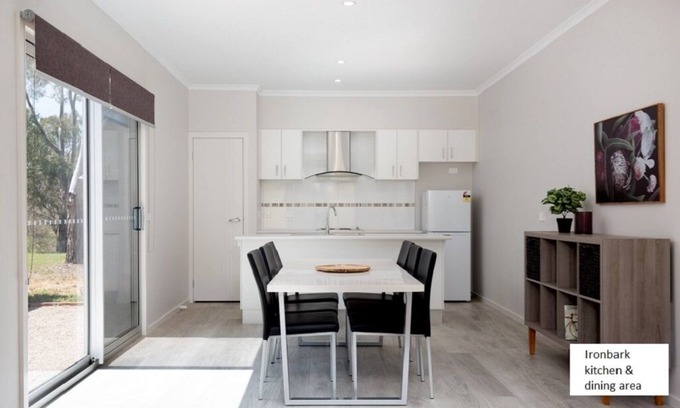 Homewood House | "Ironbark" @ Yea Springs - affordable luxury right on the Railtrail
