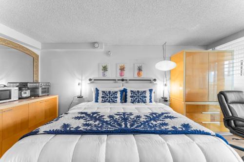 Waikiki Apartment | Island Colony Studio 24th floor