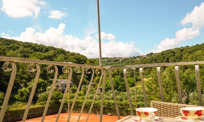 Selca Cottage | Island getaway studio with shared outdoor pool and tennis court